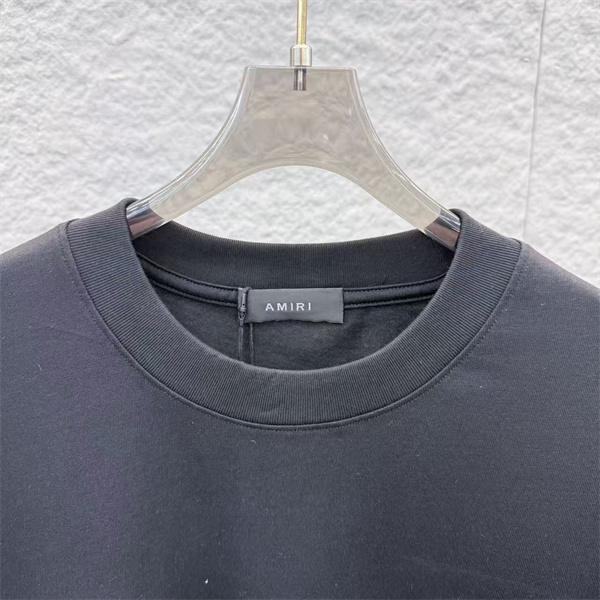アミり半袖Tシャツコピー AMIRI 2026春夏新作 ベルベット×コントラスト刺繍 クルーネック 着心地抜群