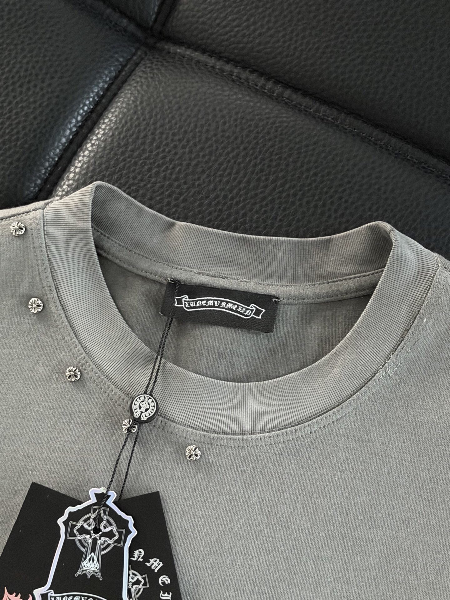 Chrome Heartsクロムハーツtシャツスーパーコピー新作 クロス＆ホースシュー×梵文モチーフ立体刺繍加工男女兼用