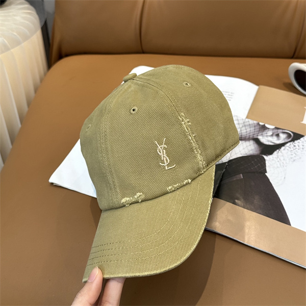 サンローランキャップスーパーコピー万能コーデ相性抜群 シンプルで気ままにレタリング刺繍も丁寧大活躍 