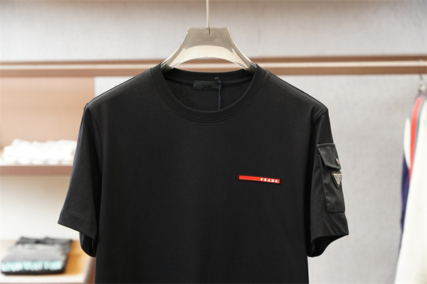 PRADA【春夏新作半袖】肌触りプラダtシャツスーパーコピー吸汗性に優れ着心地抜群｜173cm・65kgはMサイズ