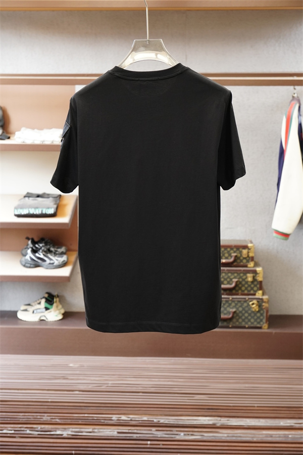 PRADA【春夏新作半袖】肌触りプラダtシャツスーパーコピー吸汗性に優れ着心地抜群｜173cm・65kgはMサイズ