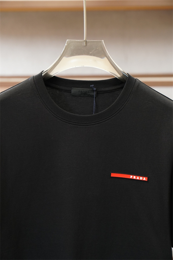 PRADA【春夏新作半袖】肌触りプラダtシャツスーパーコピー吸汗性に優れ着心地抜群｜173cm・65kgはMサイズ