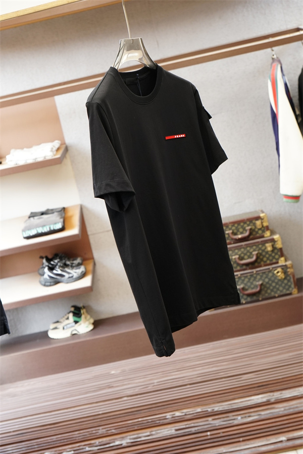 PRADA【春夏新作半袖】肌触りプラダtシャツスーパーコピー吸汗性に優れ着心地抜群｜173cm・65kgはMサイズ