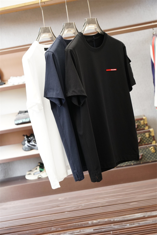 PRADA【春夏新作半袖】肌触りプラダtシャツスーパーコピー吸汗性に優れ着心地抜群｜173cm・65kgはMサイズ