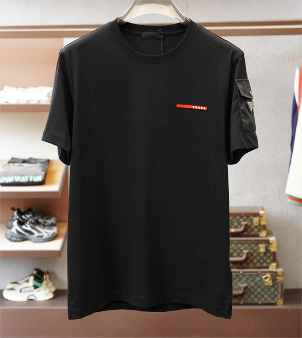 PRADA【春夏新作半袖】肌触りプラダtシャツスーパーコピー吸汗性に優れ着心地抜群｜173cm・65kgはMサイズ