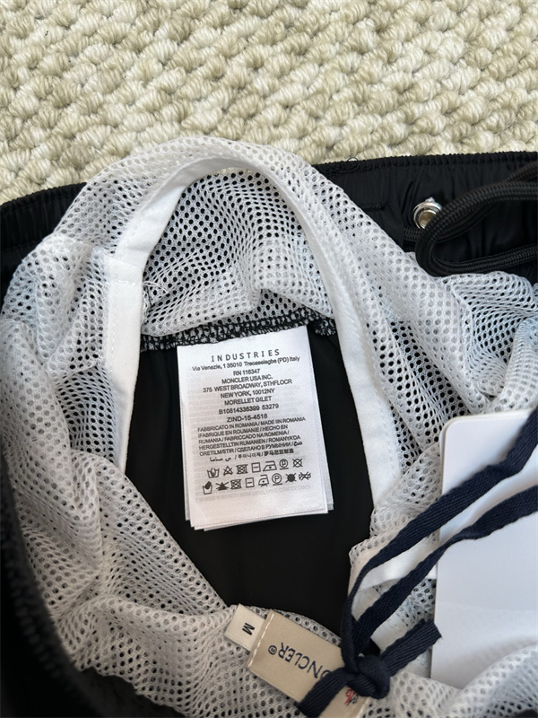 Moncler SS26 Patch Swim Shortsモンクレールスイムパンツコピー　【楽入夏シリーズ】レターロゴ×ドローコード ストレートフィット （メンズ）