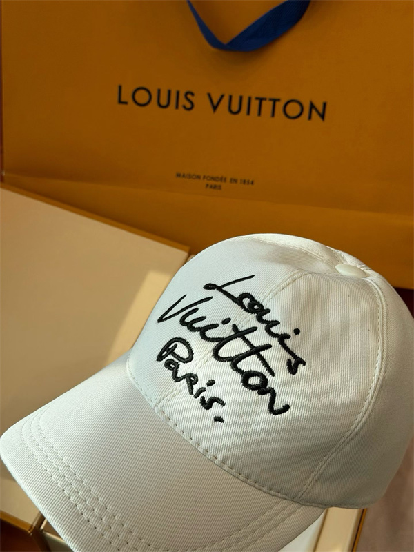 2026新作ルイヴィトンキャップコピーレタリング刺繍　LOUIS VUITTON日常使いにぴったりのアイテム