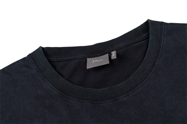 チャコールグレー 渋み DIOR ディオール コピー Tシャツ 胸ポケット ロゴパッチ クルーネック ゆったり 人気 トップス