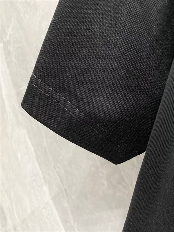 ホワイト グラフィティ風プリント カラフル 半袖 クルーネック ゆったり LOUIS VUITTON ルイヴィトン コピー Tシャツ 人気 トップス
