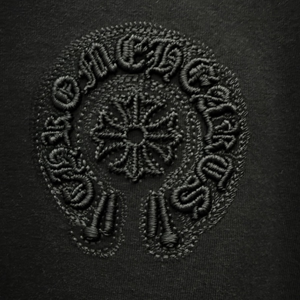 CHROME HEARTS クロムハーツ ホワイト 半袖Tシャツ 胸元エンボスロゴ クルーネック 爽麗 ゆったり 人気 トップス