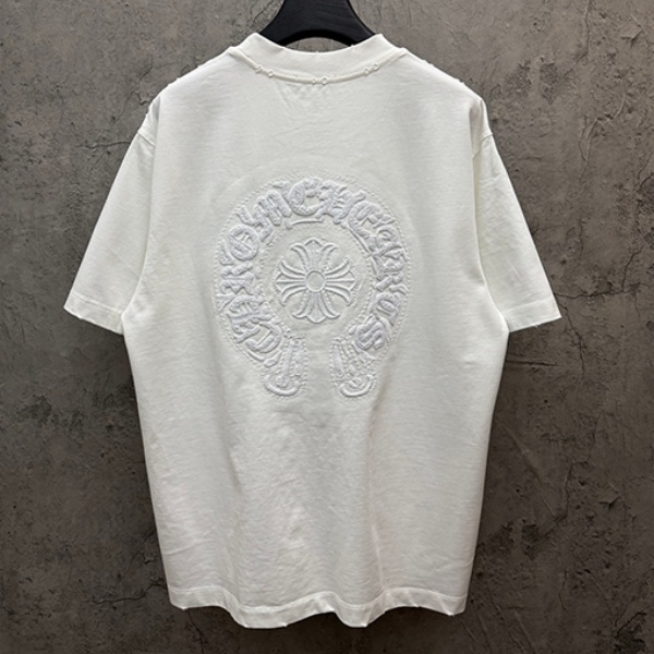 CHROME HEARTS クロムハーツ ホワイト 半袖Tシャツ 胸元エンボスロゴ クルーネック 爽麗 ゆったり 人気 トップス