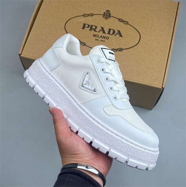 お洒落人気 PRADA プラダスニーカーコピー2026トレンド新作履き心地上質