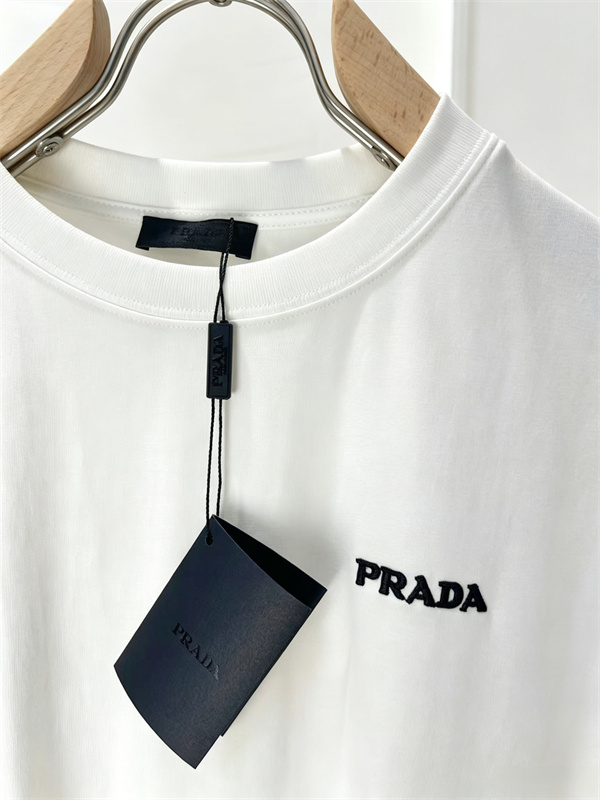 男女OK☆☆PRADA プラダtシャツコピー2026Ssトレンド新作春夏おしゃれ着こなし