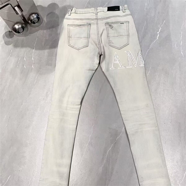 ダメージクラッシュデニム AMIRI アミリ コピー ジーンズ ビッグロゴ ワッペン加工 ヴィンテージウォッシュ 人気