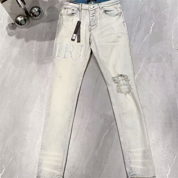ダメージクラッシュデニム AMIRI アミリ コピー ジーンズ ビッグロゴ ワッペン加工 ヴィンテージウォッシュ 人気