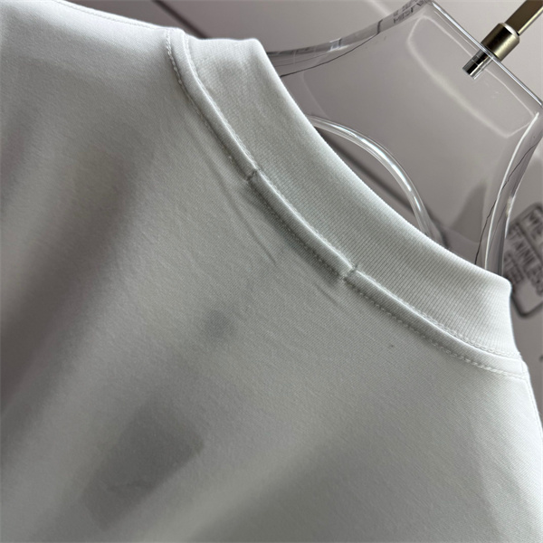 AMIRI アミリ コピー Tシャツ ビッグロゴ  オーバーサイズ 洗練シルエット モード映え コーデ主役級