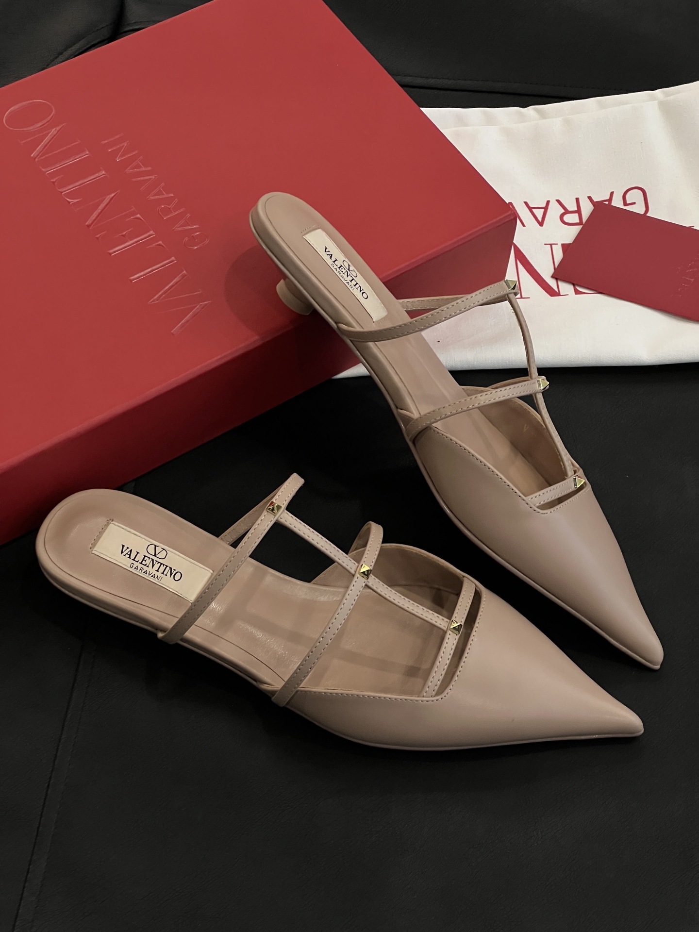 2cm高さ快適履き心地 ヴァレンティノキトゥンヒールシューズコピー VALENTINO 普段使い・デートに◎ セクシー＆エレガント
