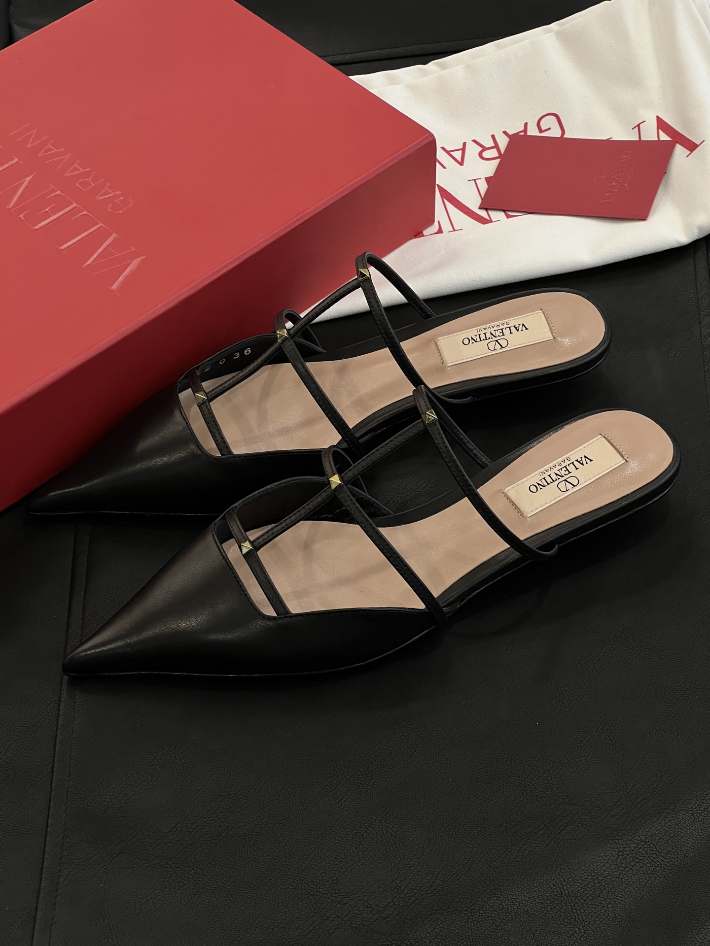2cm高さ快適履き心地 ヴァレンティノキトゥンヒールシューズコピー VALENTINO 普段使い・デートに◎ セクシー＆エレガント