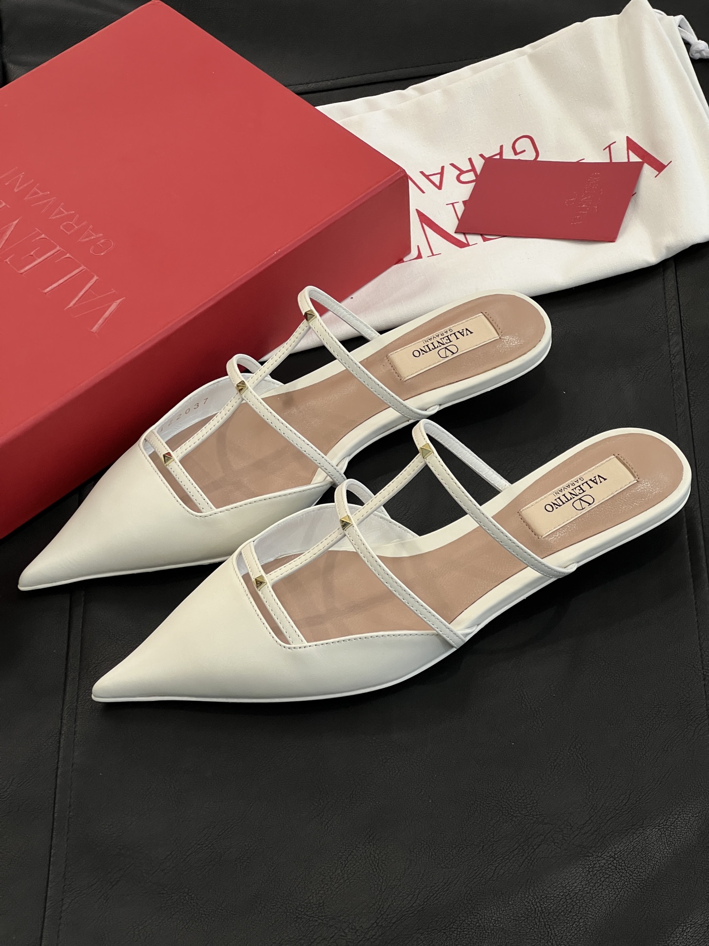 2cm高さ快適履き心地 ヴァレンティノキトゥンヒールシューズコピー VALENTINO 普段使い・デートに◎ セクシー＆エレガント