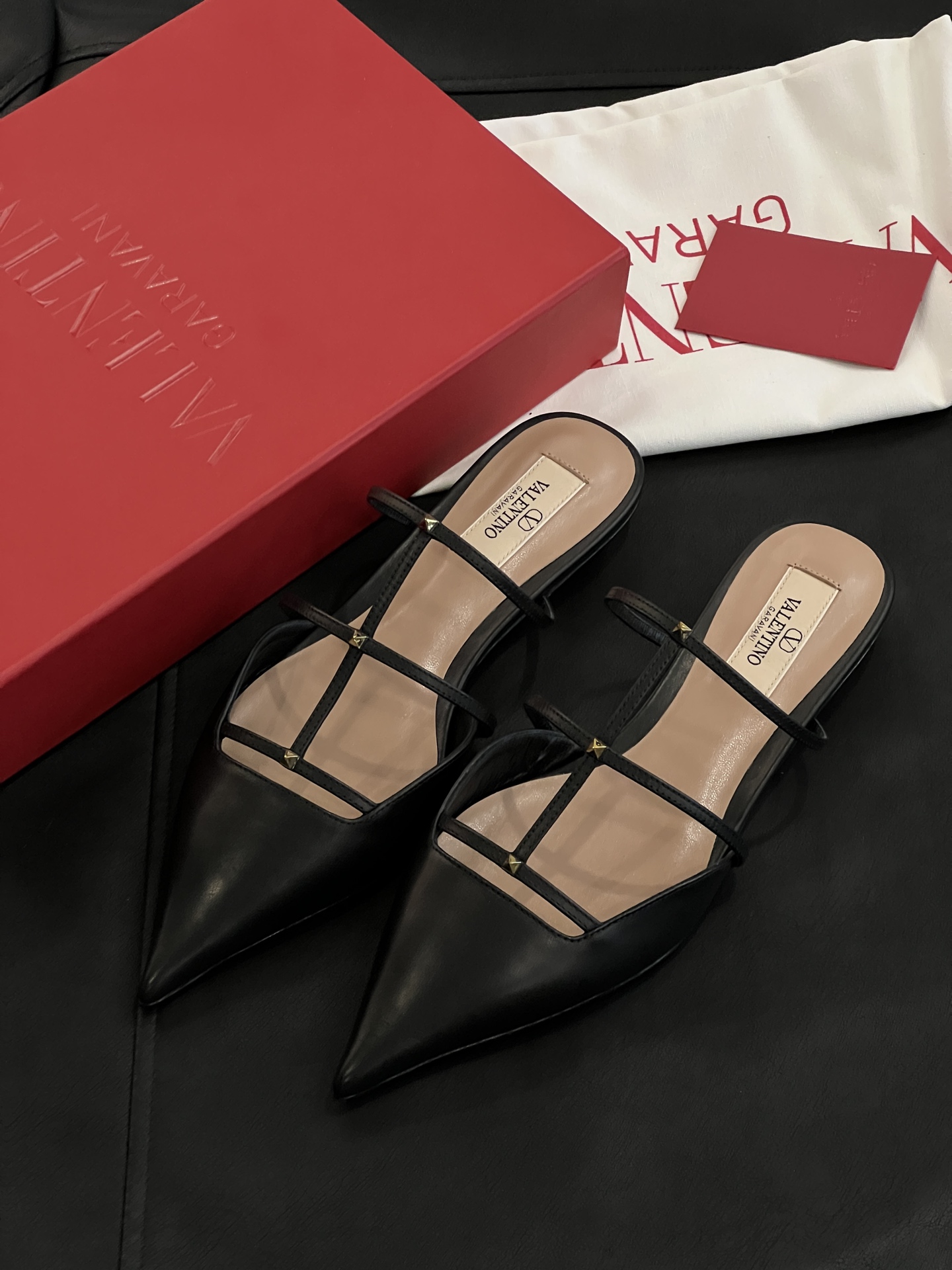 2cm高さ快適履き心地 ヴァレンティノキトゥンヒールシューズコピー VALENTINO 普段使い・デートに◎ セクシー＆エレガント