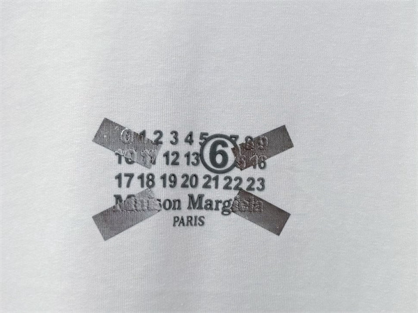 人気 Maison Margiela メゾンマルジェラ コピー Tシャツ ワンポイントポケット シンプル高見え 爆売れ メンズ レディース