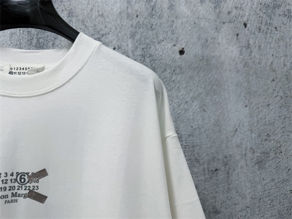 人気 Maison Margiela メゾンマルジェラ コピー Tシャツ ワンポイントポケット シンプル高見え 爆売れ メンズ レディース