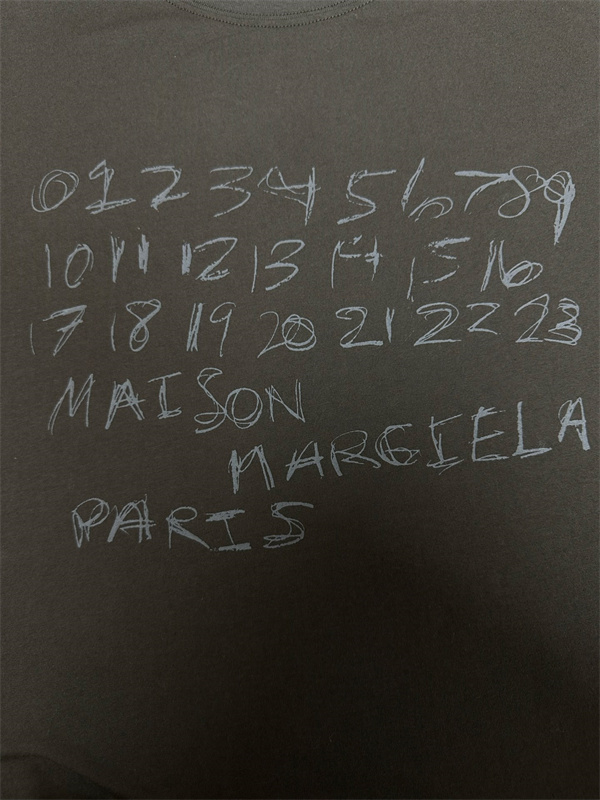 手書きロゴデザイン Vintage風 韓国系 メンズ レディース Maison Margiela メゾンマルジェラ コピー Tシャツ 話題