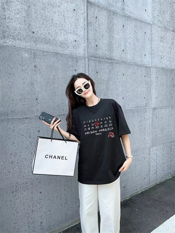 人気 Maison Margiela メゾンマルジェラ コピー Tシャツ 手書き風ナンバーロゴ 韓国系 ミニマル メンズ レディース