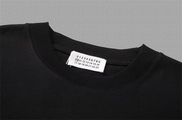 ラインアート モードストリート 男女対応 Maison Margiela メゾンマルジェラ コピー 半袖カットソー 爆売れ