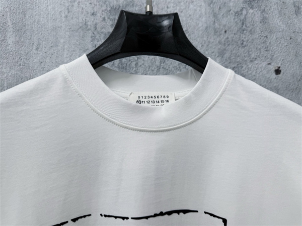 半袖ロゴ モード系 ストリートカジュアル 2026夏モデル Maison Margiela メゾンマルジェラ コピー Tシャツ 人気爆発