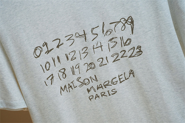 落書き風プリント ルーズフィット 爽やかサマー 男女兼用 Maison Margiela メゾンマルジェラ コピー 半袖カットソー