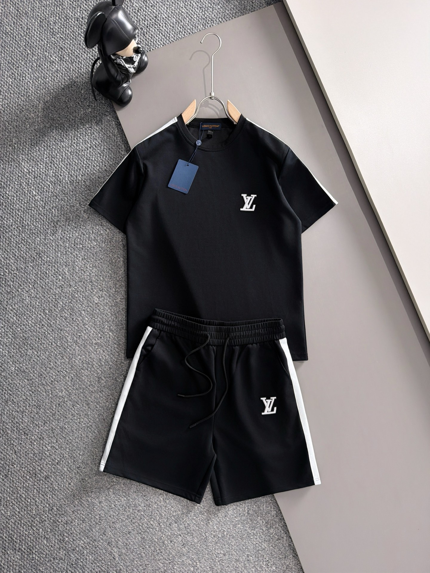 黒色ホワイト2026春夏ルイビトンセットアップコピーLOUIS VUITTON激安新作