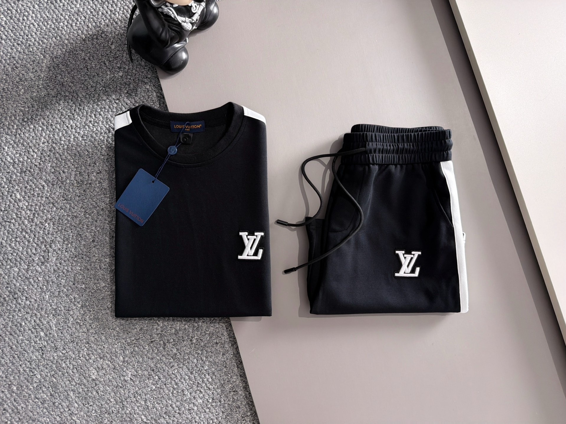 黒色ホワイト2026春夏ルイビトンセットアップコピーLOUIS VUITTON激安新作