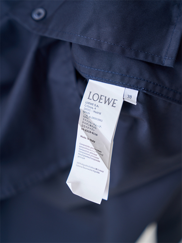 爆売れ注目 LOEWE ロエベ コピー 長袖シャツ メンズ 胸元ロゴ刺繍 ゆったりシルエット こなれ感抜群