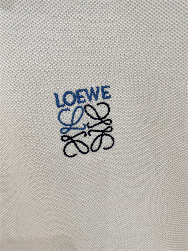 SNS話題 LOEWE ロエベ コピー 半袖ポロ メンズ ワンポイント刺繍 人気急上昇 大人カジュアル