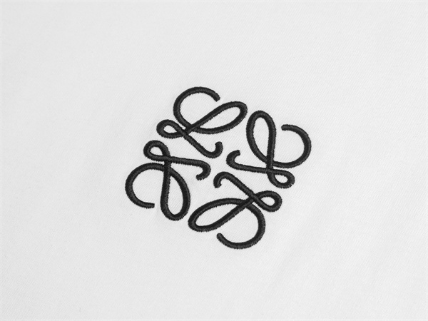 今季注目 LOEWE ロエベ コピー Tシャツ メンズ ワンポイント刺繍 半袖  ミニマル人気トップス