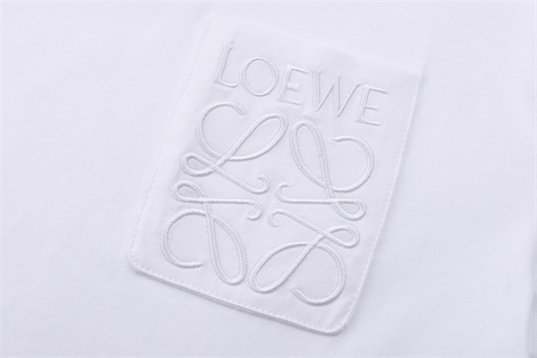 ロゴ型押し 大人に選ばれる 着回し抜群 人気加速中 LOEWE ロエベ コピー Tシャツ メンズ