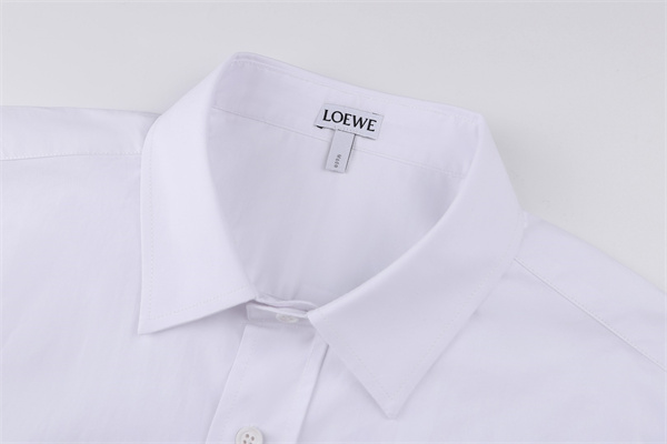 都会派おすすめ LOEWE ロエベ コピー 長袖トップス メンズ 胸元ロゴパッチ風 清潔感アップ