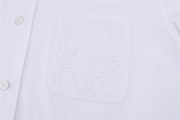 都会派おすすめ LOEWE ロエベ コピー 長袖トップス メンズ 胸元ロゴパッチ風 清潔感アップ