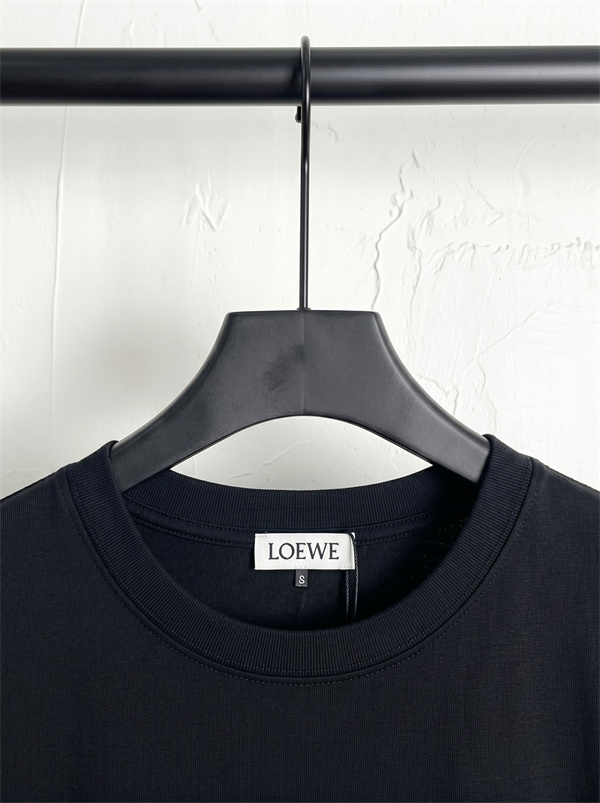 おしゃれ男子に選ばれる LOEWE ロエベ コピー 半袖トップス メンズ 立体刺繍 写真映えデザイン