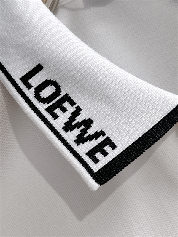 今売れている LOEWE ロエベ コピー 半袖ポロシャツ メンズ 刺繍ロゴ 襟ライン入り 一枚で決まる好印象トップス