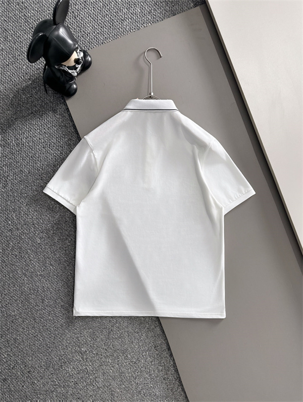 今売れている LOEWE ロエベ コピー 半袖ポロシャツ メンズ 刺繍ロゴ 襟ライン入り 一枚で決まる好印象トップス