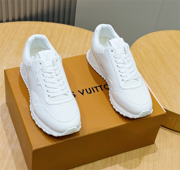今季気になる  2026新品セール ルイ ヴィトン LOUIS VUITTON ランニングシューズコピー 激安(日本最大級)