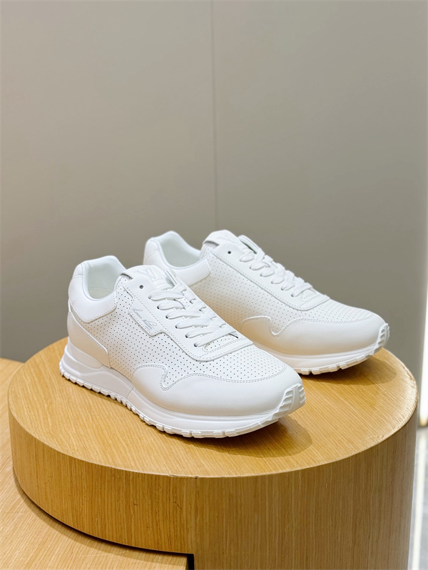 今季気になる  2026新品セール ルイ ヴィトン LOUIS VUITTON ランニングシューズコピー 激安(日本最大級)