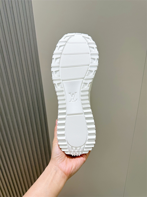 今季気になる  2026新品セール ルイ ヴィトン LOUIS VUITTON ランニングシューズコピー 激安(日本最大級)