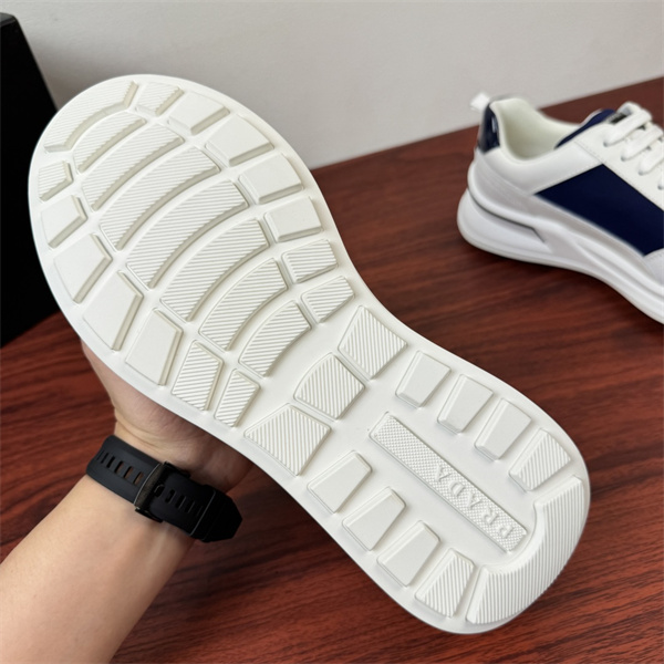 人気急上昇中 プラダ PRADAランニングシューズコピー2026年春夏入荷 スニーカー靴 ブランド激安通販 専門店