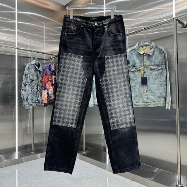 AMIRI アミリ デニムパンツ メンズ ワイドストレート パッチワーク ジャガードロゴ 切替デザイン ストリート カーゴ風