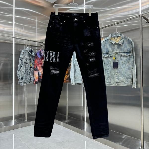 AMIRI アミリ デニムパンツ メンズ スキニーフィット ラインストーンロゴ ダメージ加工 ストレッチ ブラックデニム クラッシュ ストリート