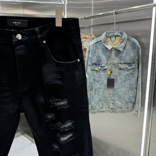 AMIRI アミリ デニムパンツ メンズ スキニーフィット ラインストーンロゴ ダメージ加工 ストレッチ ブラックデニム クラッシュ ストリート