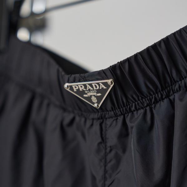 PRADA プラダ メンズ ショートパンツ ナイロン 三角ロゴ ウエストゴム 軽量 通気性 ミニマル 夏 快適